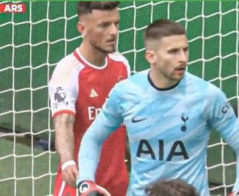 Pogledajte šta igrač Arsenala radi golmanu kod kornera: Oba puta su postigli pogodak (VIDEO)