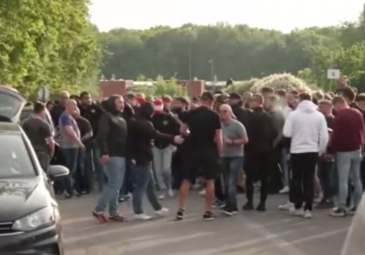 NEVIĐENA SITUACIJA:  Navijači zarobili igrače kao taoce! (VIDEO)