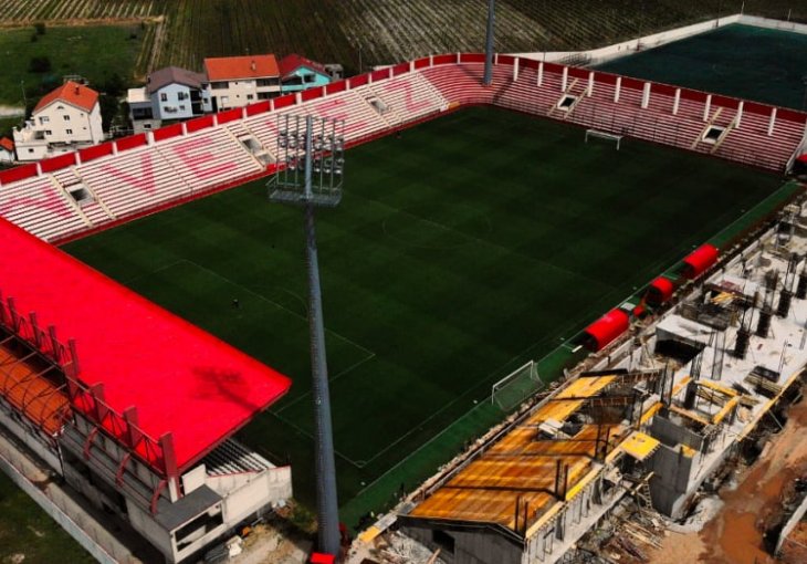 Tuča na tribini tokom pionirskog derbija Veleža i Zrinjskog