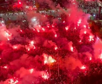 Atina u plamenu! Skoro 100.000 navijača slavi prvi evropski trofej u nogometu(VIDEO)