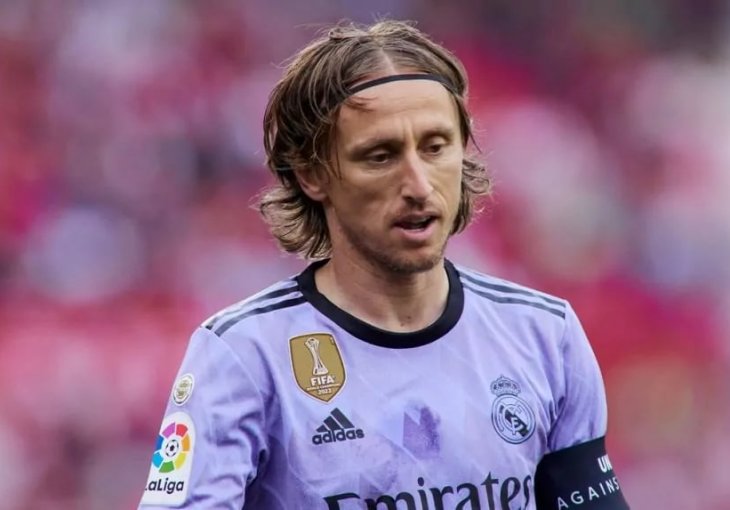 KAKO JE MODRIĆ USPJEO DA ODUŠEVI NAVIJAČE REALA : Svi su ponosni na njega 