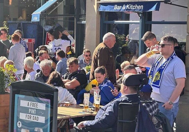 Zmajevi će imati podršku i u Engleskoj: Bh. navijači privukli veliku pažnju na ulicama Newcastlea