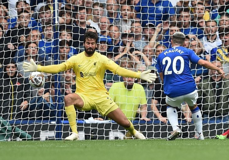 RASPADA SE SJAJNI TIM REDSA: Liverpool ponudom za Italijana otkrio da Alisson napušta klub, sjajni golman održao riječ i odbio ih