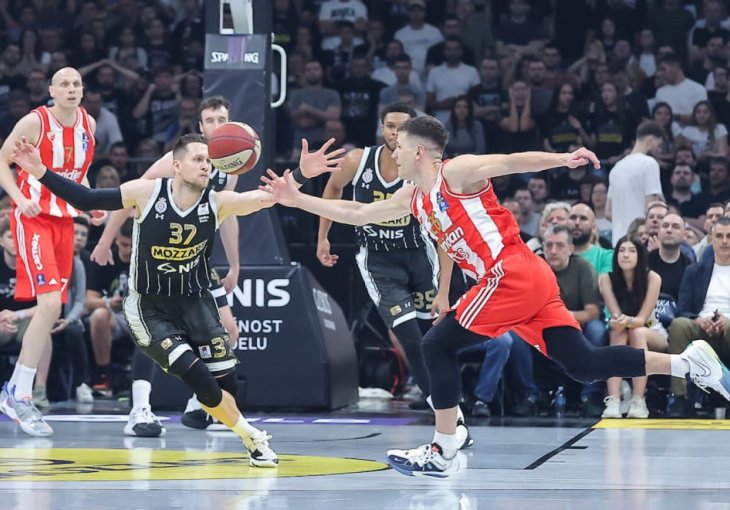 ŠTA SE TO DEŠAVALO NA SINOĆNJOJ UTAKMICI IZMEĐU PARTIZANA I CRVENE ZVEZDE: Krivica se svaljuje na jednu osobu 