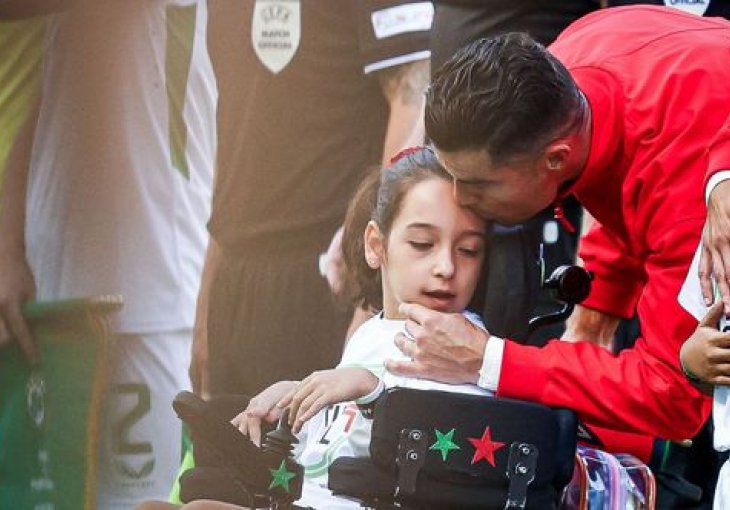 Ronaldo prije utakmice pokazao kakav je čovjek: Šmekerski potez oduševio sve (FOTO)