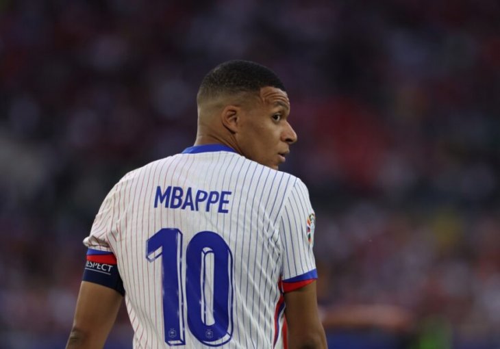 NAKON POVREDE NOSA: Mbappe se pojavio na treningu(VIDEO)