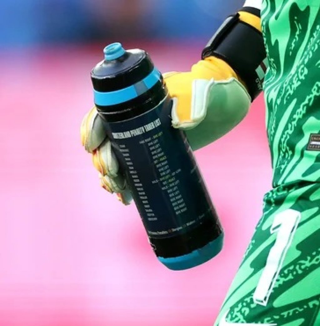 pickfords-water-bottle-for-the-shootout-akanji-dive-left-v0-y0kbbotb5yad1