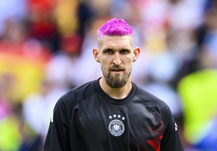 LEGENDARNI NIJEMAC BRUTALNO VRIJEĐAO FUDBALERA: Šta pokušava da nam pokaže?! Možda se OSJEĆA KAO ŽENA, UEFA mora da zabrini ovo!