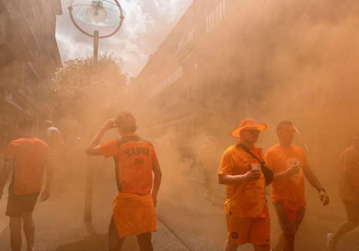 DORTMUND JE NARANDŽAST: Navijači Nizozemske okupirali grad