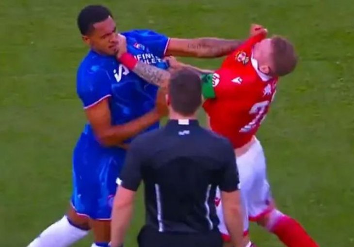 Prijateljski meč engleskog velikana se pretvorio u rat: Haos nakon dvije minute igre (VIDEO)