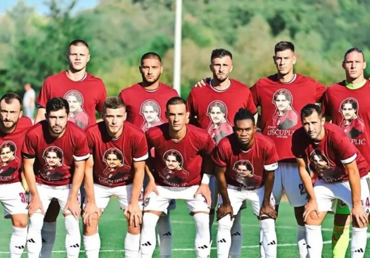Fudbaleri Sarajeva na utakmicu izašli u majicama s likom Dženana Uščuplića