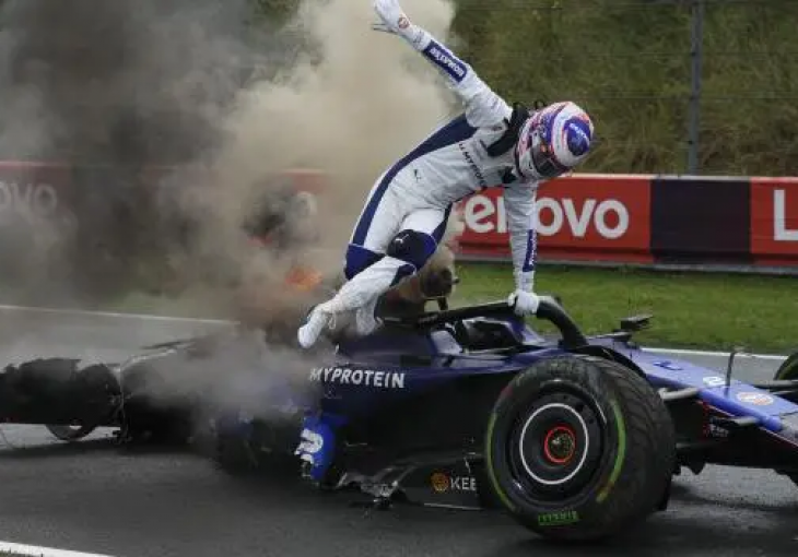 Tragična scena na stazi: Vozaču Formule 1 se zapalio Bolid, izbegao veliku opasnost(VIDEO)