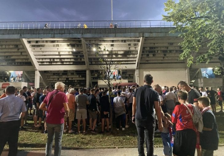 BURNO U BANJA LUCI: Navijači Ferencvaroša uputili provokacije na Gradskom stadionu, intervenisala i policija