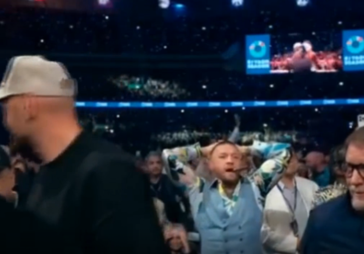 MCGREGOR STOJI I GLEDA STRAŠAN NOKAUT U POTPUNOJ NEVJERICI: Reakcija Irca postala apsolutni hit na internetu