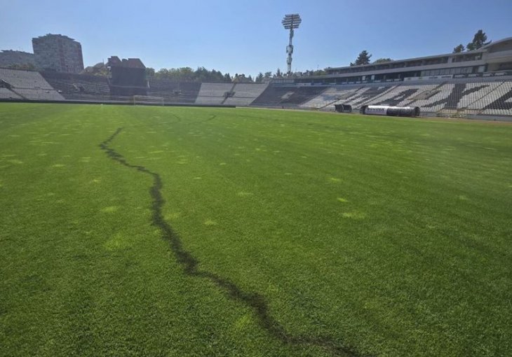 Skandal na stadionu u Humskoj: Grupa huligana obila brave i uništila teren pred vječiti derbi