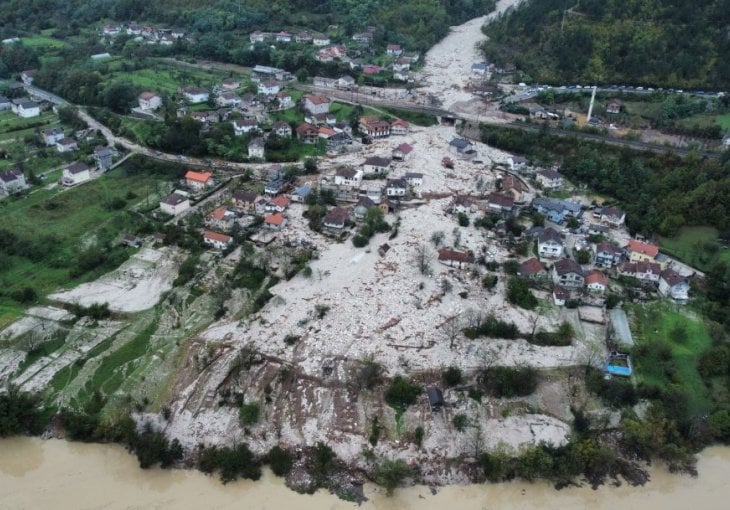 Hrvatski nogometni savez pruža podršku Bosni i Hercegovini: Naše misli i molitve su uz susjede