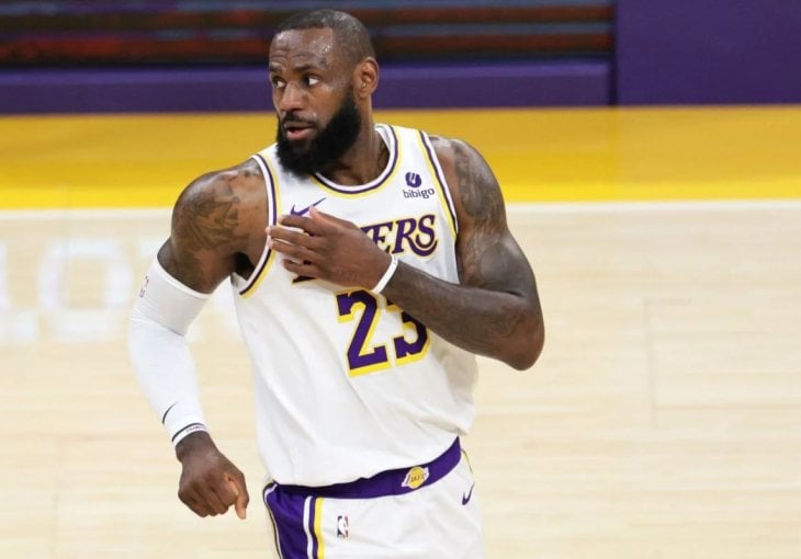 LeBron James oduševio zakucavanjem u 40. godini: Kao da ima 22 godine!(VIDEO)