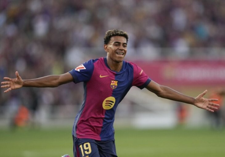 Mlada zvijezda Barcelone dobila na poklon telefon od zlata, CIJENA PRAVA SITNICA (FOTO)