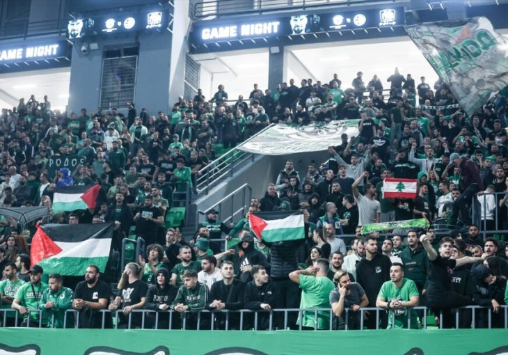 Navijači Panathinaikosa istakli zastave Palestine i Libana na utakmici protiv Maccabi Tel Aviva