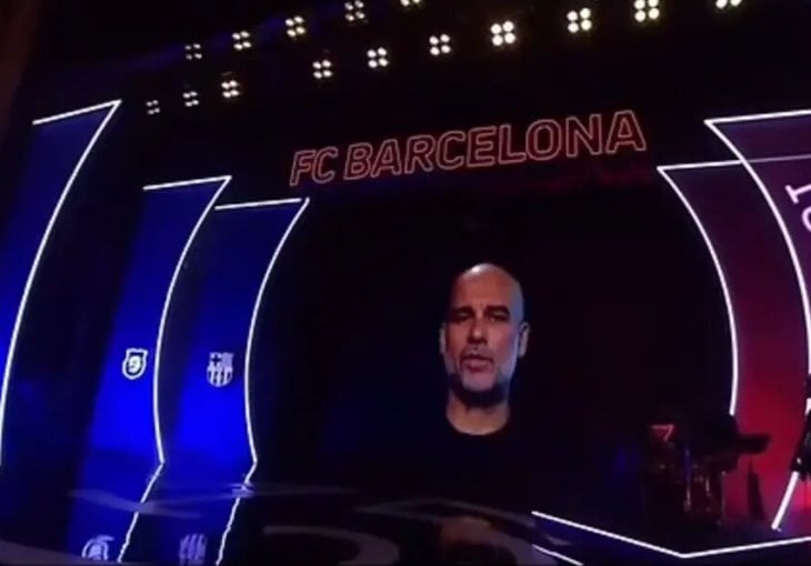 Guardiola šokirao sve na proslavi Barcelone: Oponašao pjesmu i iznenadio fanove(VIDEO)