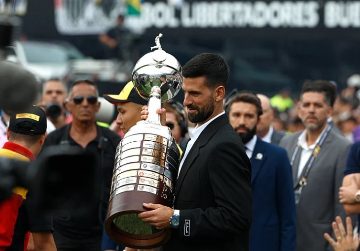 Đoković iznenadio sve pred spektakl na Monumentalu i donio ogromni trofej, dočekan ovacijama