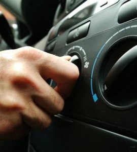 ZIMI ČIM UĐE U AUTOMOBIL ODMAH UKLJUČI KLIMU: Kad vidite zbog čega i vi ćete svaki dan raditi isto