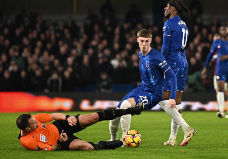 Chelsea uz dosta sreće i spornu sudijsku odluku do pobjede nad West Hamom i povratka u top 4