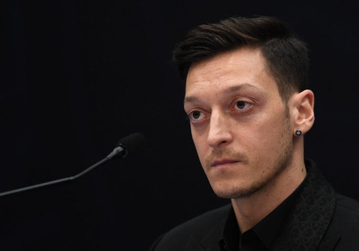 Ozil ima novo zanimanje, ide rame uz rame s Erdoganom