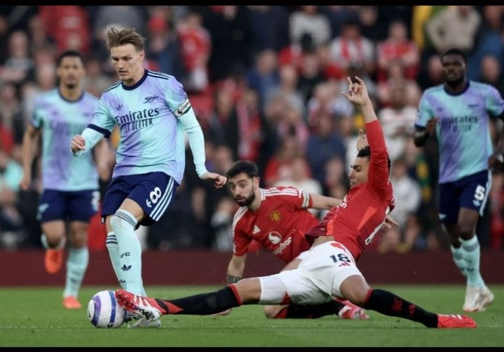 I jedni i drugi promašivali nemoguće: Remi Manchester Uniteda i Arsenala na Old Traffordu!