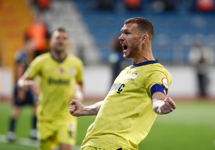 Džeko pred velikom odlukom: Fiorentina i Hajduk mu nude konkretnu šansu, ali stiže i ponuda iz Arabije
