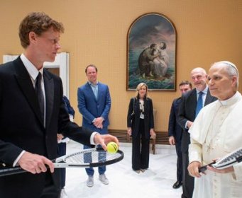 Najbolji teniser svijeta poklonio reket papi Lavu: On odbio ponudu da zaigraju tenis
