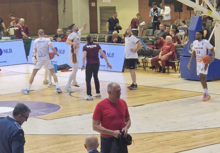 SKENDERIJA SE PUNI: Ministar Zukan Helez stigao da podrži KK Bosna