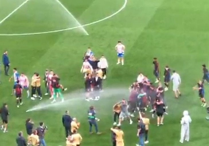 Bijesni Flick izgurao igrače Barce s terena jer su slavili naslov kod rivala