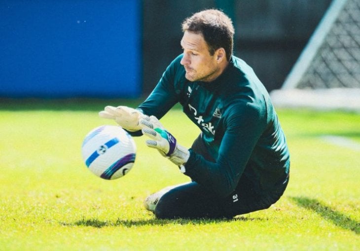 Asmir Begović i Everton zvanično raskinuli saradnju