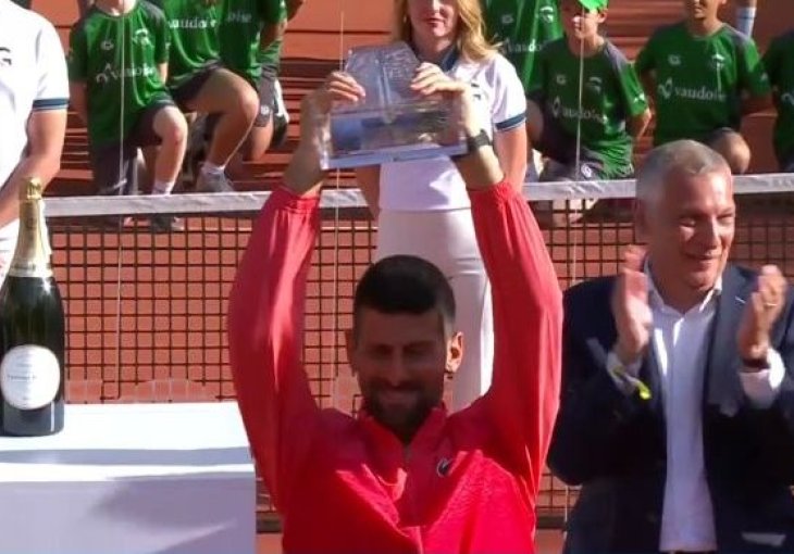 Rolan Garros, pazi se Đokovićeve ruke