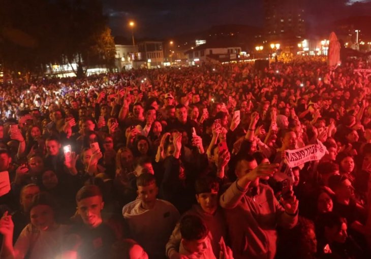 Novi Pazar: Više od 35.000 ljudi proslavilo veliki uspjeh gradskog kluba (FOTO)