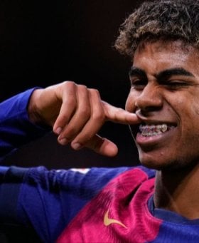 KAKVA LJUDINA! Jamal produžio ugovor s Barcelonom: Odgodio svečano fotografiranje zbog nane