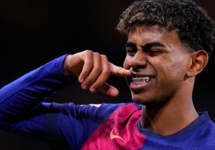 KAKVA LJUDINA! Jamal produžio ugovor s Barcelonom: Odgodio svečano fotografiranje zbog nane