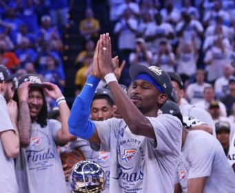 Šej dobio MVP titulu za najboljeg u finalu Zapada, pa dobacio ocu tokom slavlja, nasmijao je mnoge