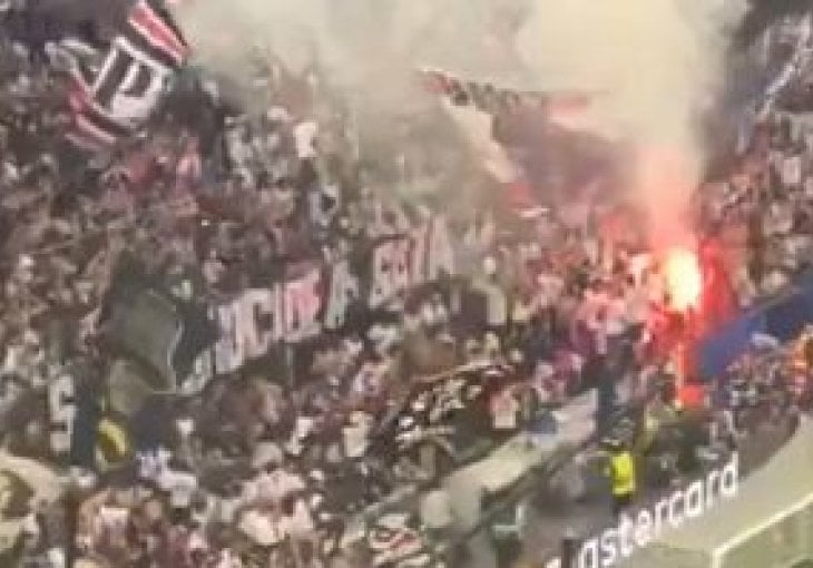 Navijači PSG-a podigli transparent 