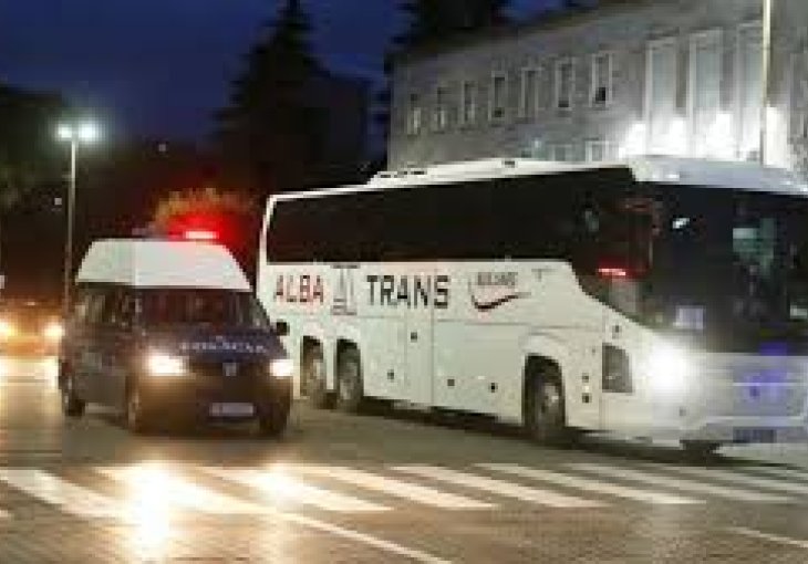 Fudbaleri Srbije stigli u Albaniju: Saobraćaj od aerodroma do hotela bio u potpunosti zatvoren 
