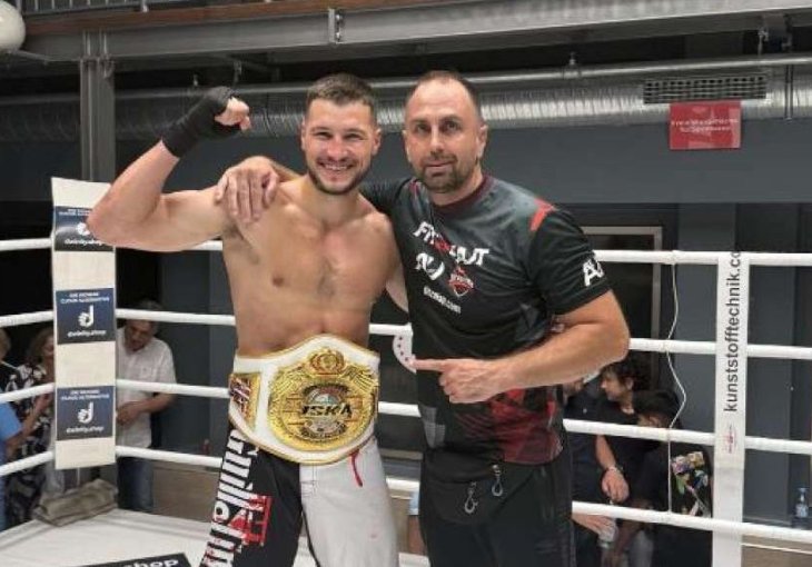Albert Ugrinčić spektakularnim nokautom postao profesionalni prvak svijeta u kick boksu