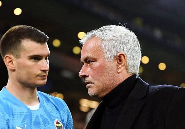 Sve je bilo spremno za transfer iz snova, ali Milan ga je brutalno odbio: Livaković ostao bez kluba karijere!