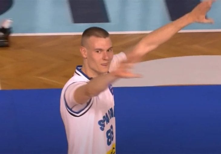 Ubacio trojku, podigao tri psta pa kažnjen na ulazu u Hrvatsku: EVO KOLIKA NOVČANA KAZNA JE U PITANJU