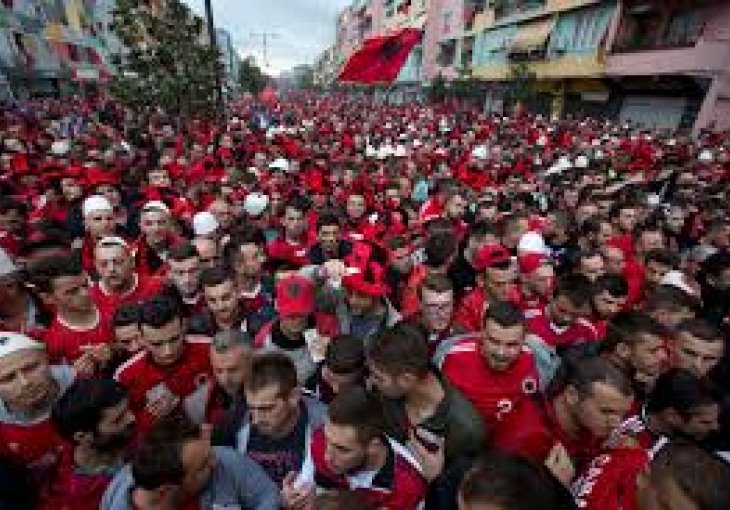 Bit će pakleno: Kolona Albanaca pred ponoć krenula po historiju, u Beogradu bi odmah potpisali da...