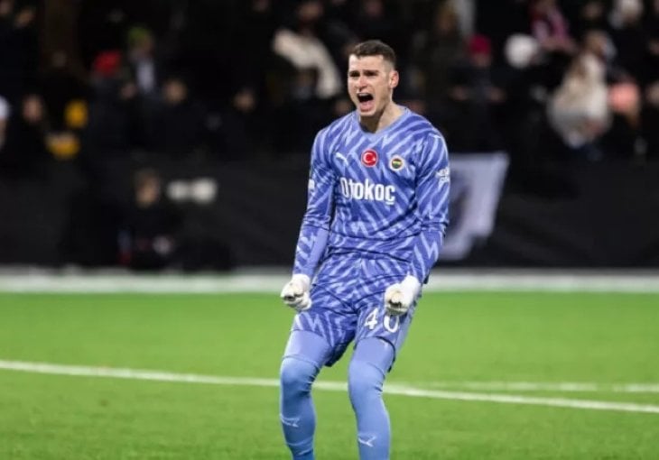 Livaković na izlaznim vratima Fenerbahčea: Fiorentina kreće po Hrvata, čeka ga duel s legendom