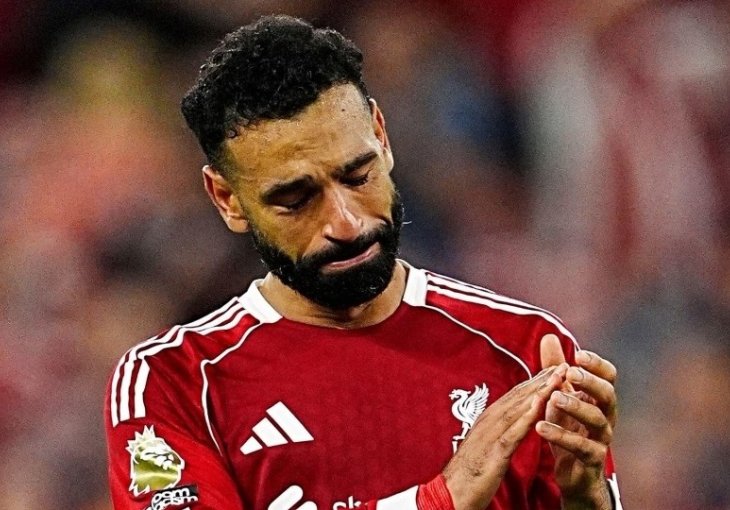 Salah u suzama nakon utakmice Liverpoola. Zadnji je napustio teren