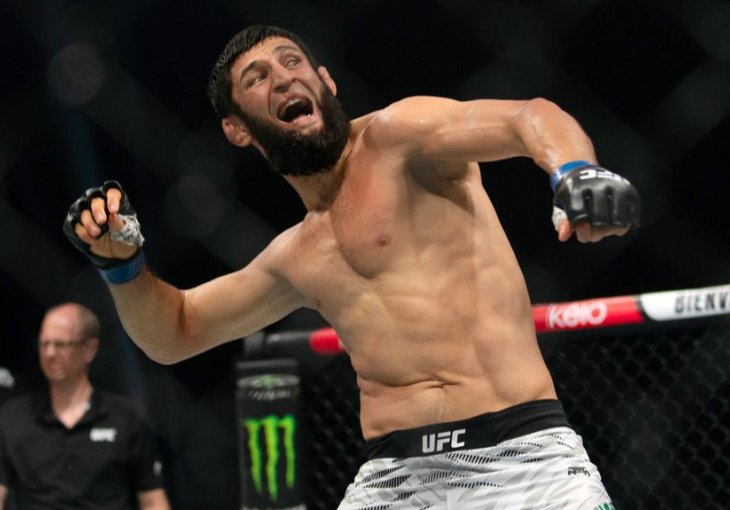 Čudesni Čimajev dominirao protiv Du Plesija i konačno došao do titule u UFC-u