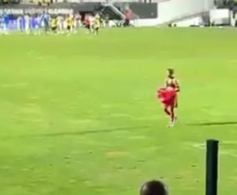 Amar Dedić uočio bh. navijača na tribinama, odmah je učinio lijep gest (VIDEO)