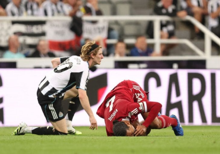 Anthony Gordon dobio crveni zbog opasnog starta; Van Dijk pokazuje tragove na listu